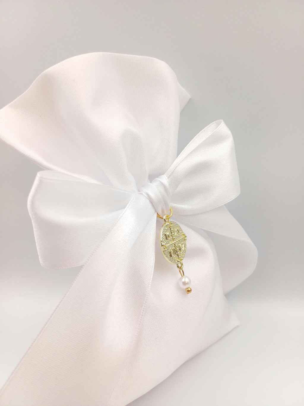 Greek Orthodox Bombonieres, White Satin communion favors with Cross, Pearl Baptism bomboniera, 5 sugared Almonds (Set of 10).